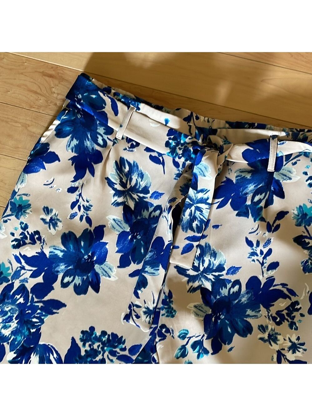 Jules & Leopold Blue And Light Tan Floral Cropped Pants - Picture 5 of 11